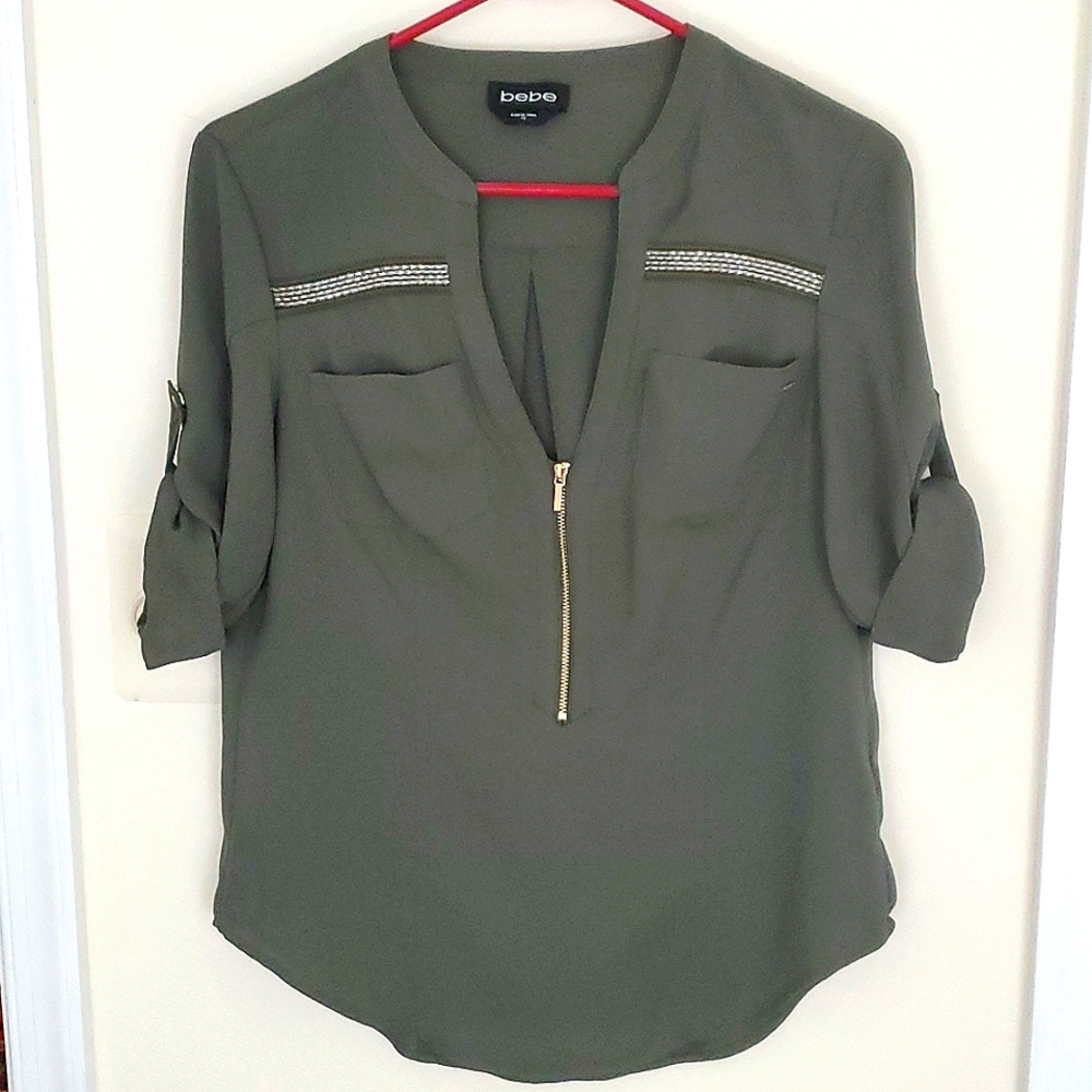 Bebe 3/4 zip blouse